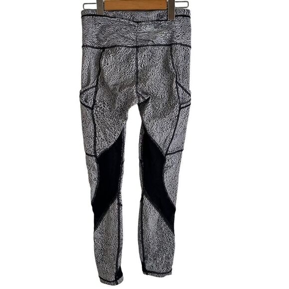 Lululemon Outrun Tight Power Luxtreme Spray Jacquard White Black Leggings - Picture 4 of 10